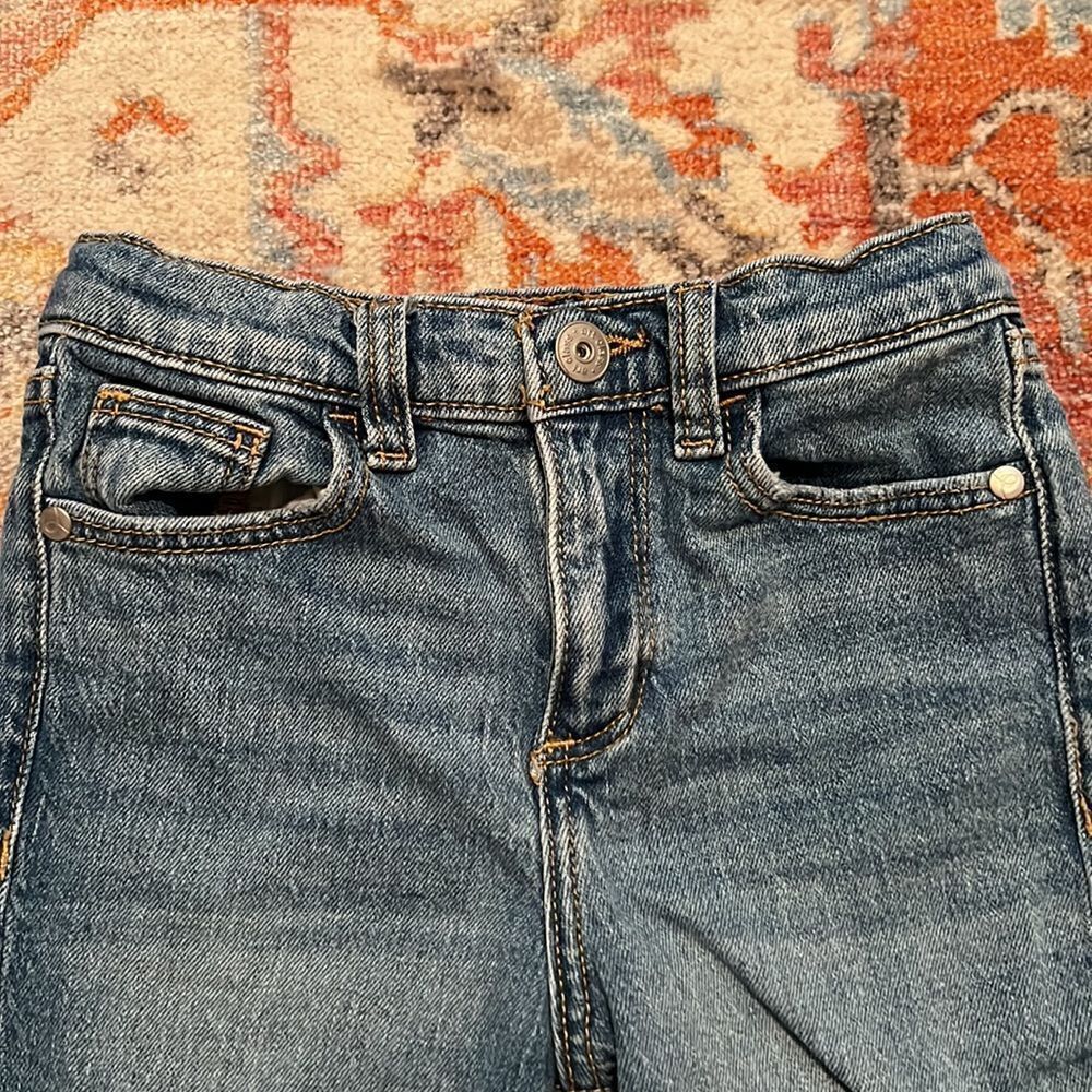 Art Class Distressed Jeans  - Picture 4 of 9